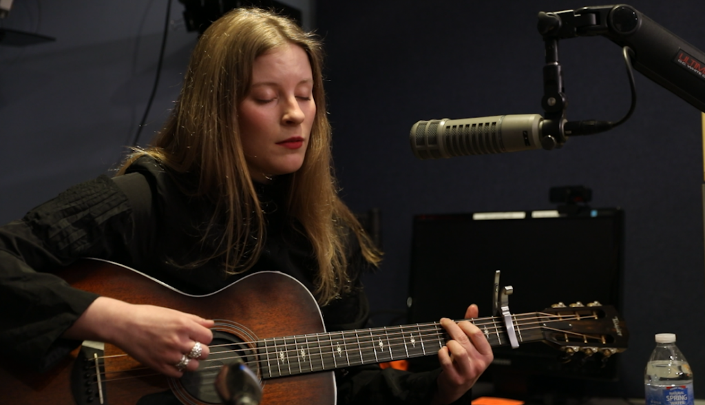 Watch Paris Paloma perform “Labour” on the Midday Show with Mike V